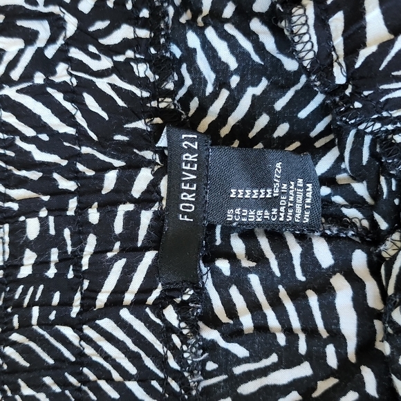 Forever 21 patterned viscose pants size M black - Picture 3 of 4